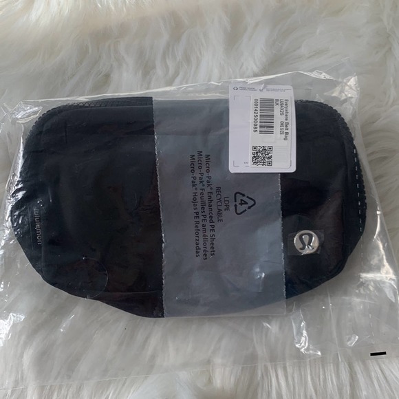 NWT Lululemon Every where Belt Bag - Picture 4 of 5